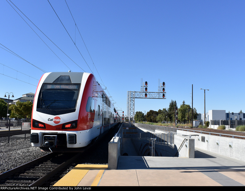 Caltrain # 137 heading away from the Santa Clara University station